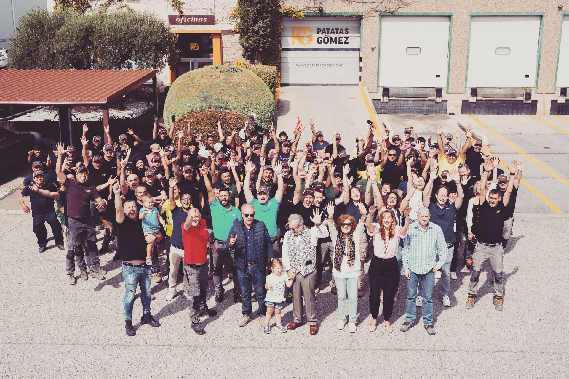 Foto grupal del staff de Patatas Gómez